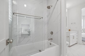 Bathroom - The Chartroom, Bayfront (Port St. Joe)