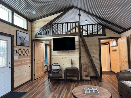 Interior. Dinosaur Valley RV Park Cabin 7