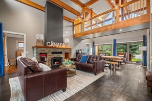 TV, fireplace, stereo