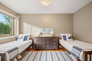 7 Schlafzimmer, Schreibtisch, WLAN, Bettwäsche