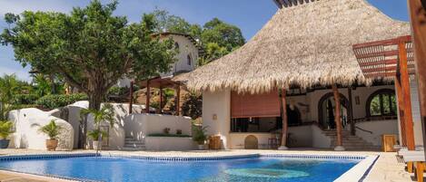 3 albercas al aire libre