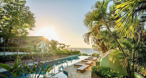 Pelican Eyes Hotel and Resort