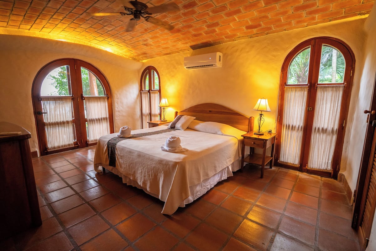 Casa conforto, para não fumantes, vista para a praia | Cofres nos quartos, Wi-Fi de cortesia