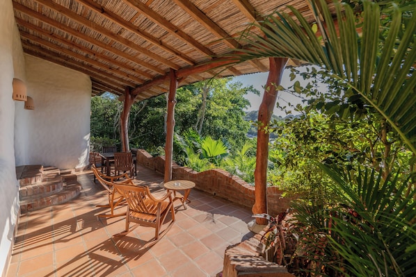 Cabana standard, vista para a praia | Terraço/pátio