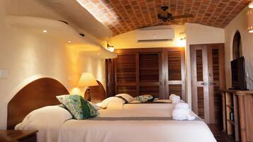 Estúdio conforto, vista para a cidade | Cofres nos quartos, Wi-Fi de cortesia, roupa de cama