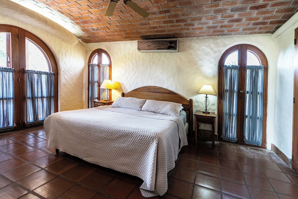 Casa conforto, para não fumantes | Cofres nos quartos, Wi-Fi de cortesia