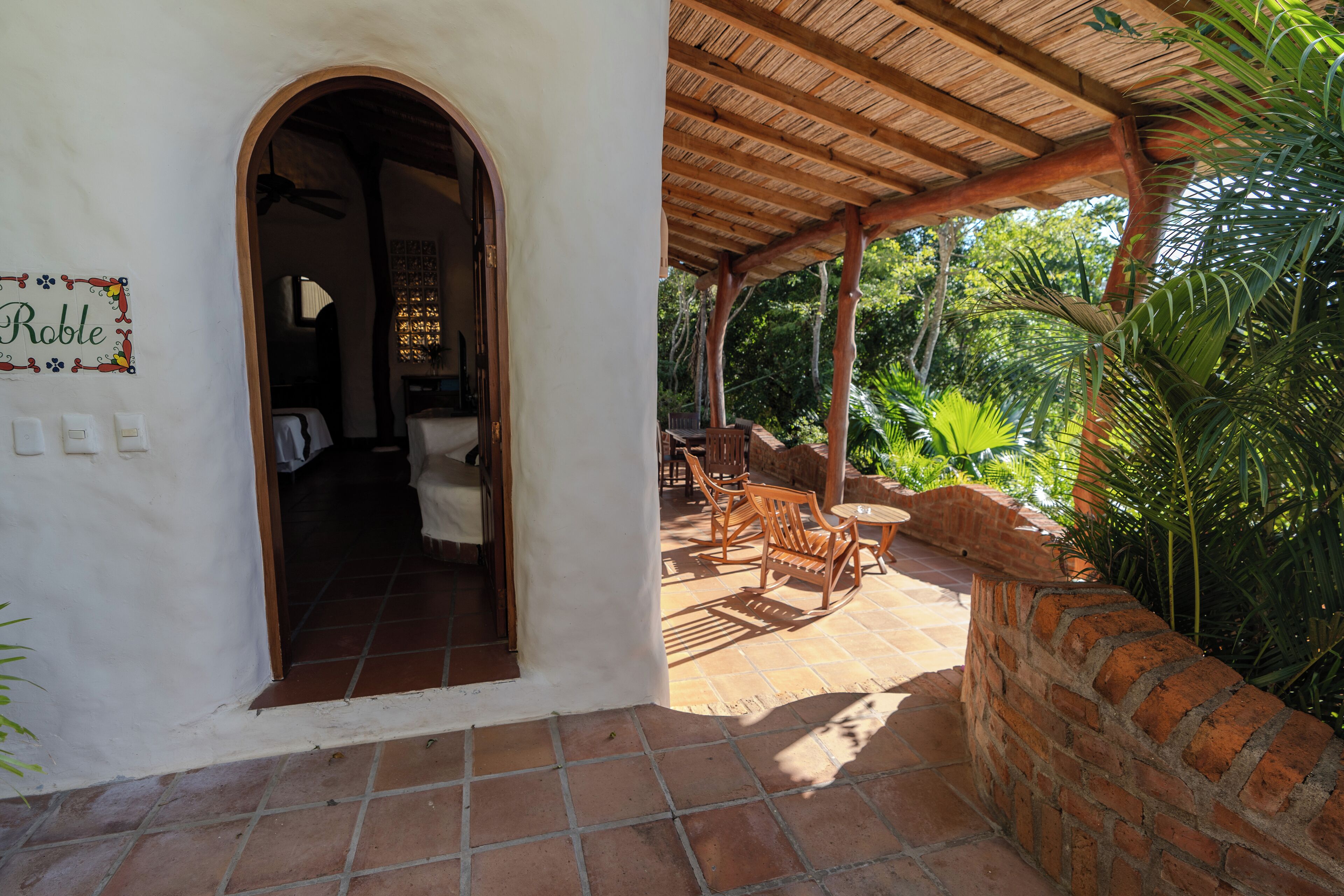 Vista frontal de la propiedad