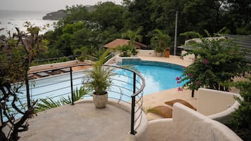 3 outdoor pools