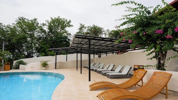 3 outdoor pools