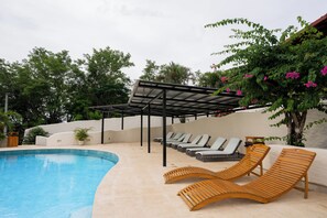 3 outdoor pools