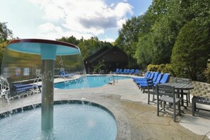 Pool - 3 Miles to Downtown w/ Hot Tub • 2 En Suites (Gatlinburg)