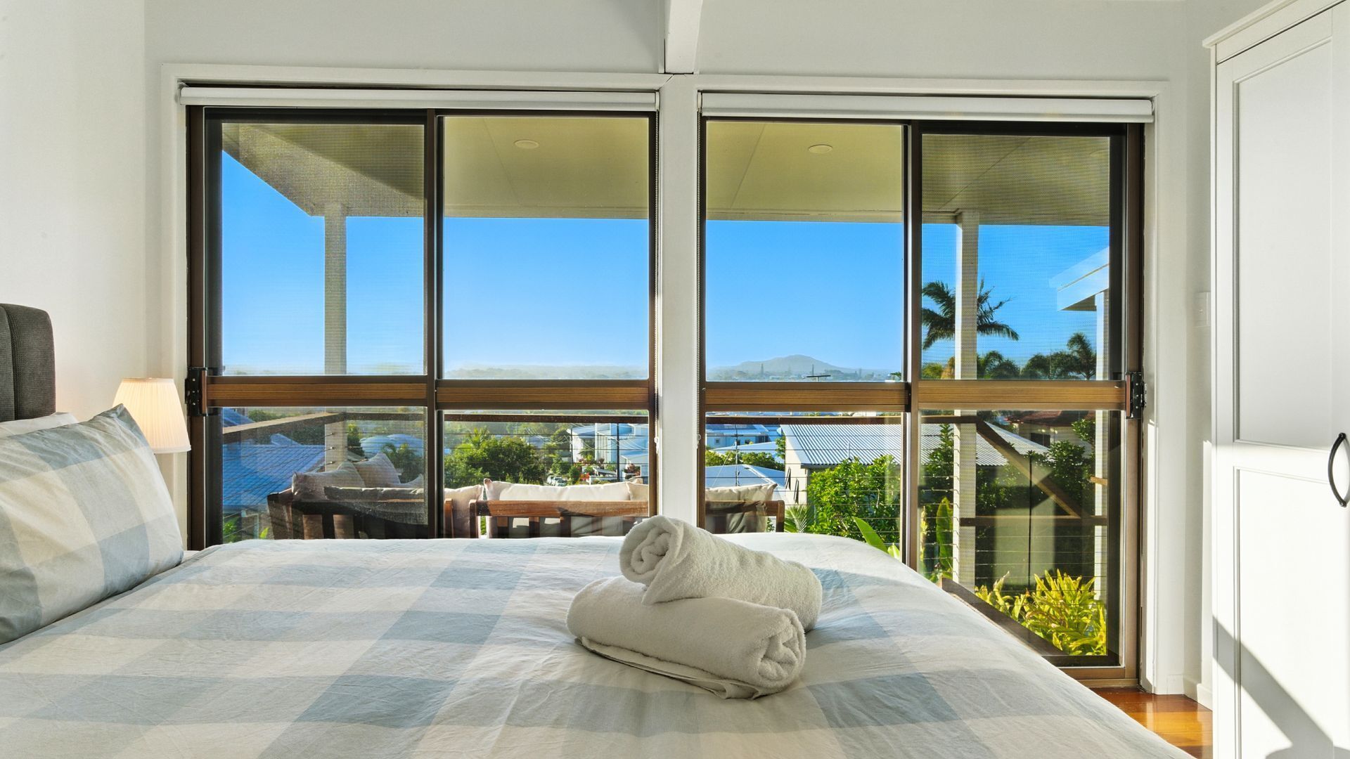 4 bedrooms, iron/ironing board, WiFi