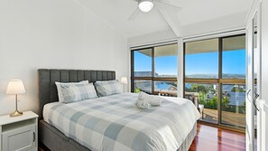 4 bedrooms, iron/ironing board, WiFi