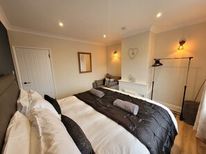 2 habitaciones, tabla de planchar con plancha, wifi y ropa de cama