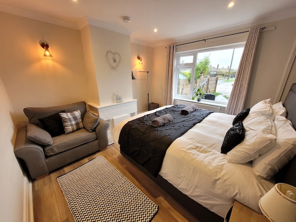 2 bedrooms, iron/ironing board, WiFi, bed sheets