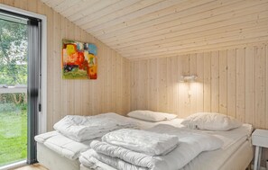 3 bedrooms, travel cot, free WiFi
