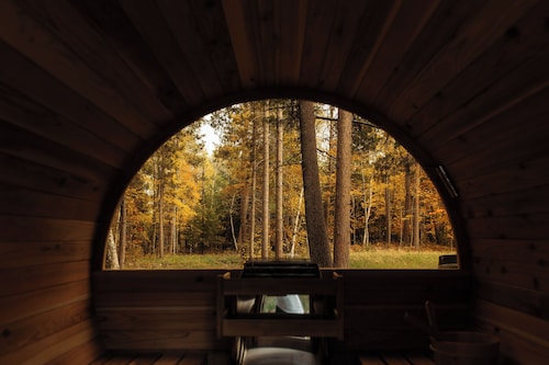 Modern Cabin in Forrest with Cedar Barrel Sauna