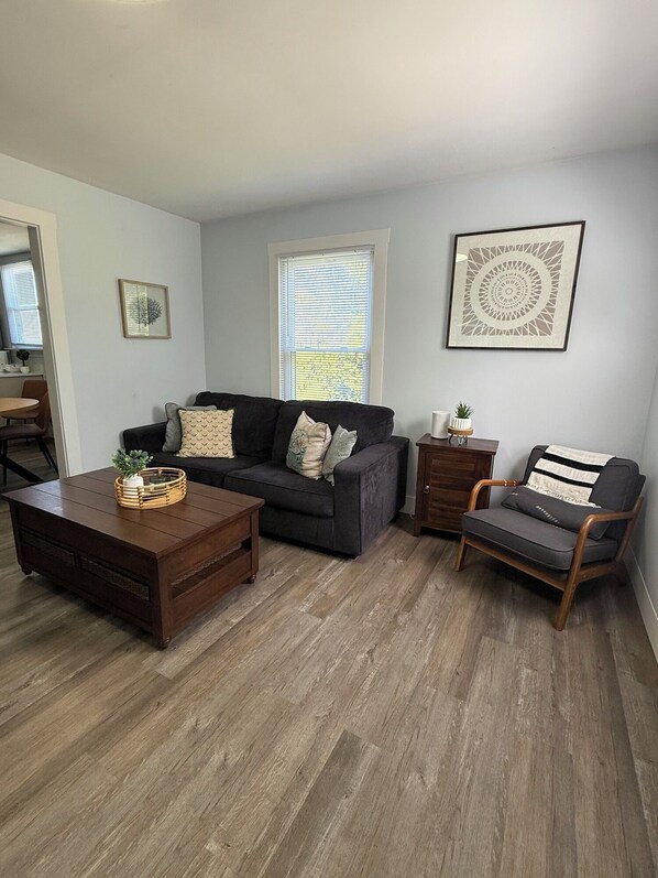 TV, books - Escape by the bay! Perfect for unplugging, relaxation and regeneration. (Vickery)