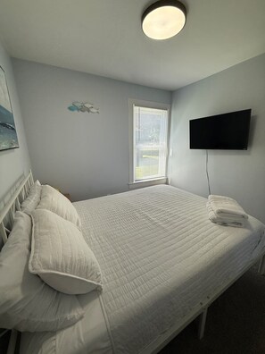 3 bedrooms, iron/ironing board, WiFi, bed sheets