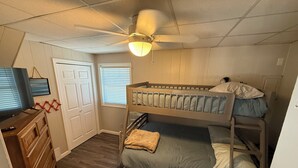 4 bedrooms, WiFi, bed sheets