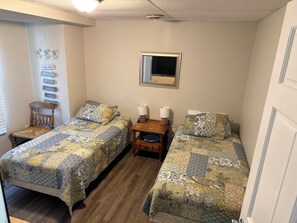 4 bedrooms, WiFi, bed sheets - Relax in Waupaca and the Chain O Lakes. (Waupaca)