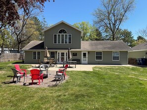 Outdoor dining - Relax in Waupaca and the Chain O Lakes. (Waupaca)