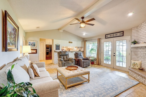 Boqsue River Valley Views! 3-Acre Country Home