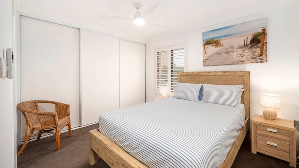 3 bedrooms, iron/ironing board, WiFi, bed sheets
