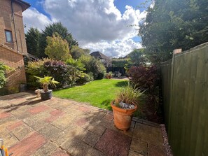 Property grounds - Central MK 2BR Comfy Home, WiFi & Driveway – Corporate Ready | Webbhill Stays (Bradwell Common)