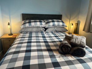 2 bedrooms, desk, iron/ironing board, travel cot
