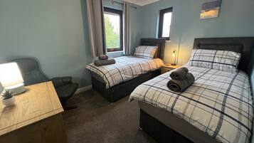 2 bedrooms, desk, iron/ironing board, travel crib