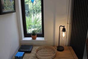 Interior - Central MK 2BR Comfy Home, WiFi & Driveway – Corporate Ready | Webbhill Stays (Bradwell Common)