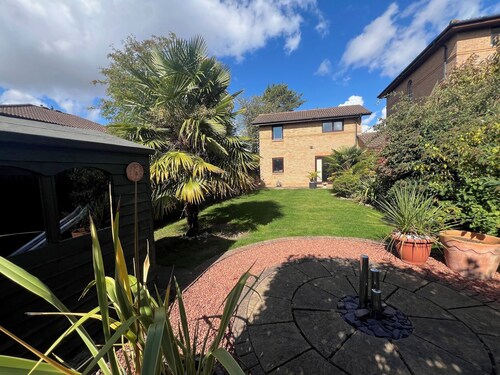 Central MK 2BR Comfy Home, WiFi & Driveway – Corporate Ready | Webbhill Stays