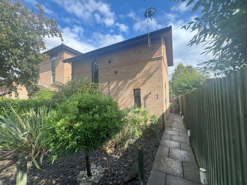 Central MK 2BR Comfy Home, WiFi & Driveway – Corporate Ready | Webbhill Stays