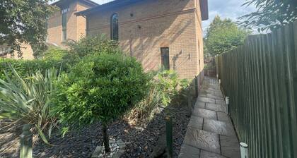Central MK 2BR Comfy Home, WiFi & Driveway – Corporate Ready | Webbhill Stays