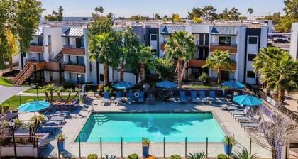 Charming Mesa 1 BD Near ASU w/ Pools, Game Room, Basketball Courts + more