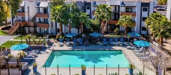 Charming Mesa 1 BD Near ASU w/ Pools, Game Room, Basketball Courts + more