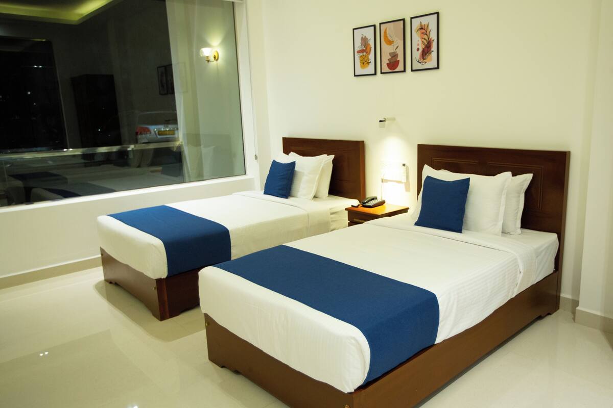 Habitación Deluxe con 1 cama doble o 2 individuales, 2 camas individuales, vistas a la montaña | Escritorio, espacio para trabajar con un portátil, wifi gratis