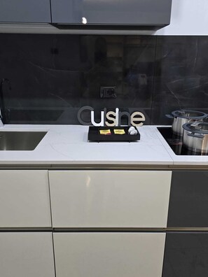 Forno, piano cottura, lavastoviglie