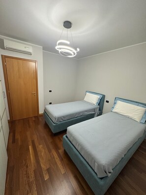 2 bedrooms, desk, soundproofing, iron/ironing board