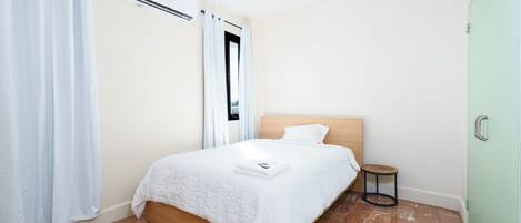2 slaapkamers, een strijkplank/strijkijzer, wifi, beddengoed