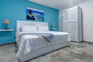 1 bedroom, desk, WiFi