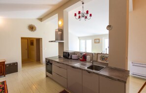 Refrigerador, horno, parrilla de estufa y lavavajillas 