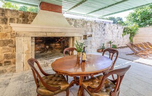 Outdoor dining - 3 bedroom beautiful apartment in Bacina (Bacina)