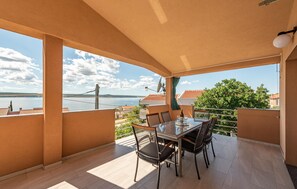 Outdoor dining - 3 bedroom beautiful apartment in Maslenica (Maslenica)