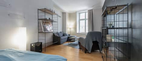 1 dormitori, planxa i posts de planxar, wifi i roba de llit