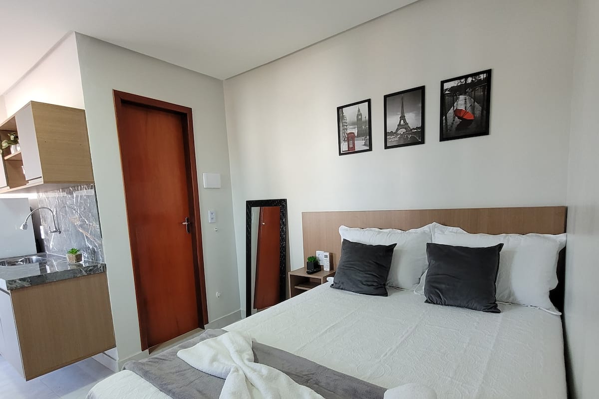 Appartamento, balcone | Tende oscuranti, ferro/asse da stiro, Wi-Fi gratuito