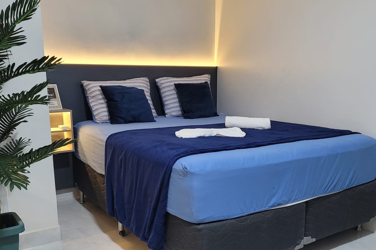 Appartamento, balcone | Tende oscuranti, ferro/asse da stiro, Wi-Fi gratuito