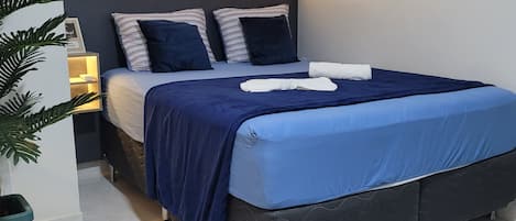 Apartment, Balkon | Verdunkelungsvorhänge, Bügeleisen/Bügelbrett, kostenloses WLAN