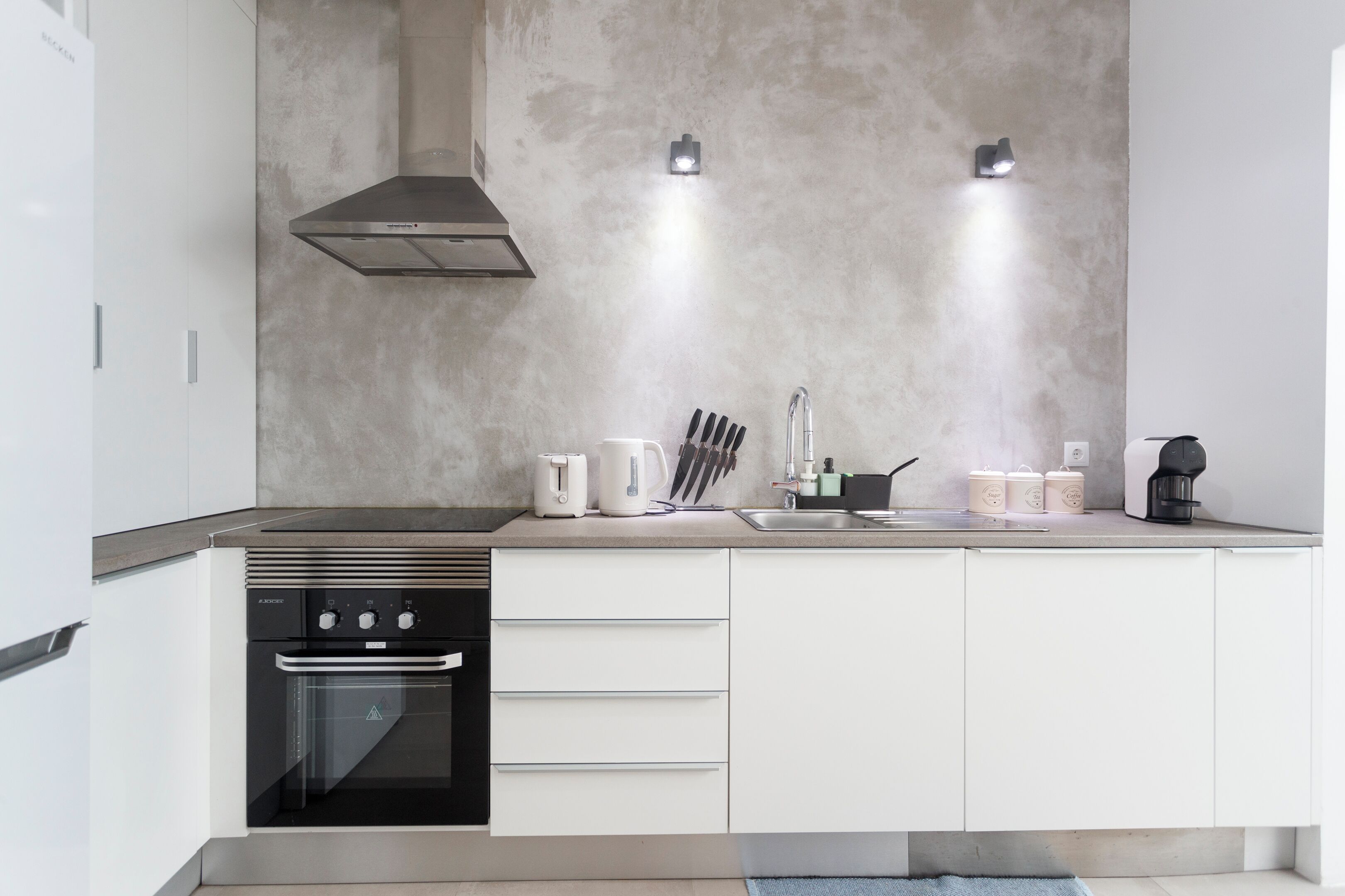 Micro-ondes, four, plaque de cuisson, lave-vaisselle